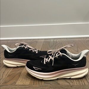 Hoka Women’s Clifton 9